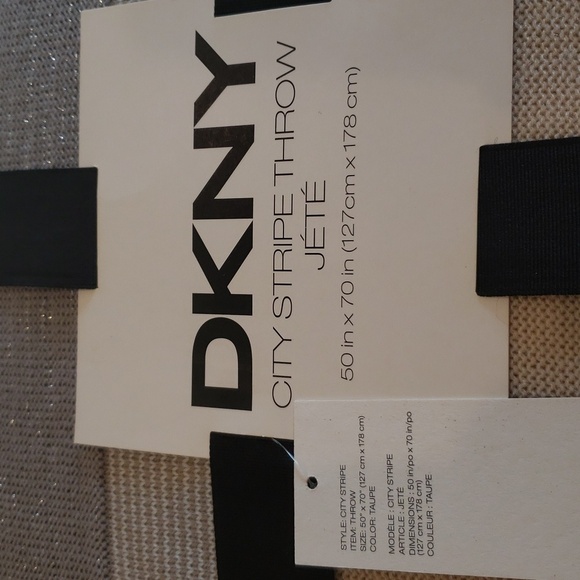 Sparkle DKNY City Stripe Throw NWT Neutral Colors Silver, Gray, Tan, Cream - Picture 7 of 10